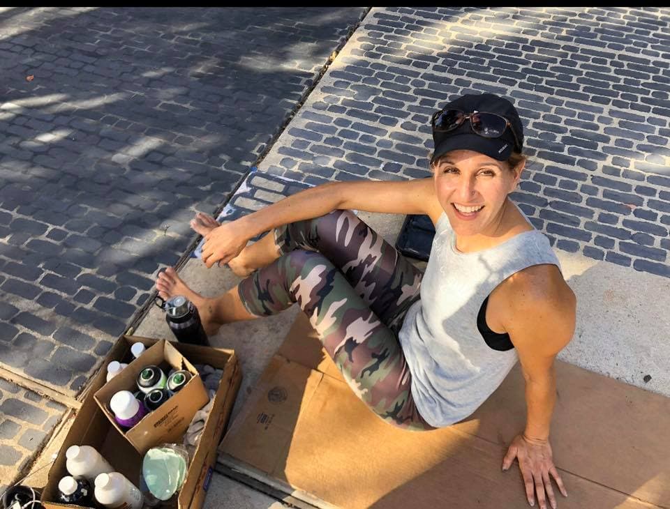 Las filas pueden ser largas. El pasado año las personas esperaron hasta dos horas en algunos casos para caminar por el callejón.