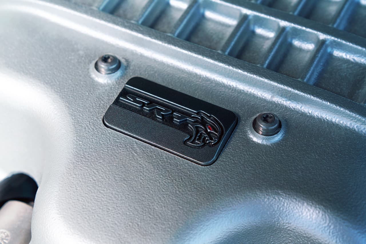 Emplea un supercargador de 2.7 litros (14.5 psi),
<b> tiene un límite electrónico de revoluciones de 6,500 rpm</b> y utiliza dos bombas de gasolina con dos etapas. El motor incluye un sobrealimentador más grande, bielas y pistones reforzados, sistemas de inyección de combustible y de lubricación mejorados.