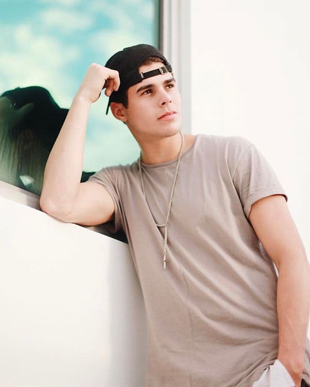 ¡Bailarín experto! Mientras Zabdiel cursaba la primaria fue bailarín de ballet, hip-hop y salsa.