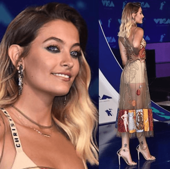 Incluso, ha optado por atractivos y sencillos looks, como cuando asistió a los VMAs de MTV en agosto de 2017.