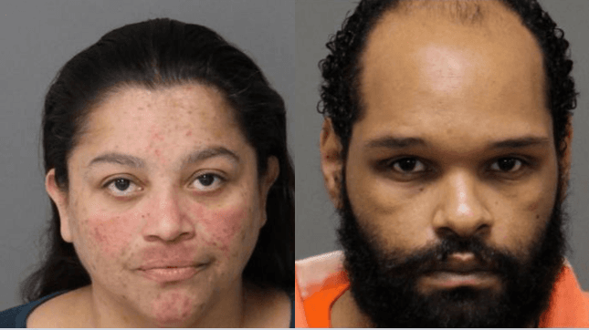 Arrestan a mujer por presunta complicidad en ofensas sexuales con un menor