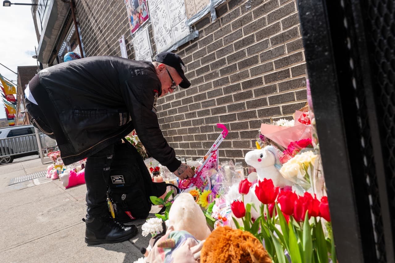 Una tercera víctima,
<b> Bernius Moldonado, de 31 años, resultó herida</b> por metralla tras el impacto de una bala en una pared cercana, lo que evidencia la violencia indiscriminada del ataque.