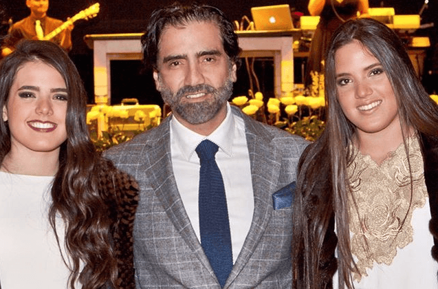 Y en 2016, Camila colaboró en el álbum "We love Disney Latino" junto a su famoso padre, donde la jovencita interpretó el tema "El ciclo sin fin" de la película "El Rey León".