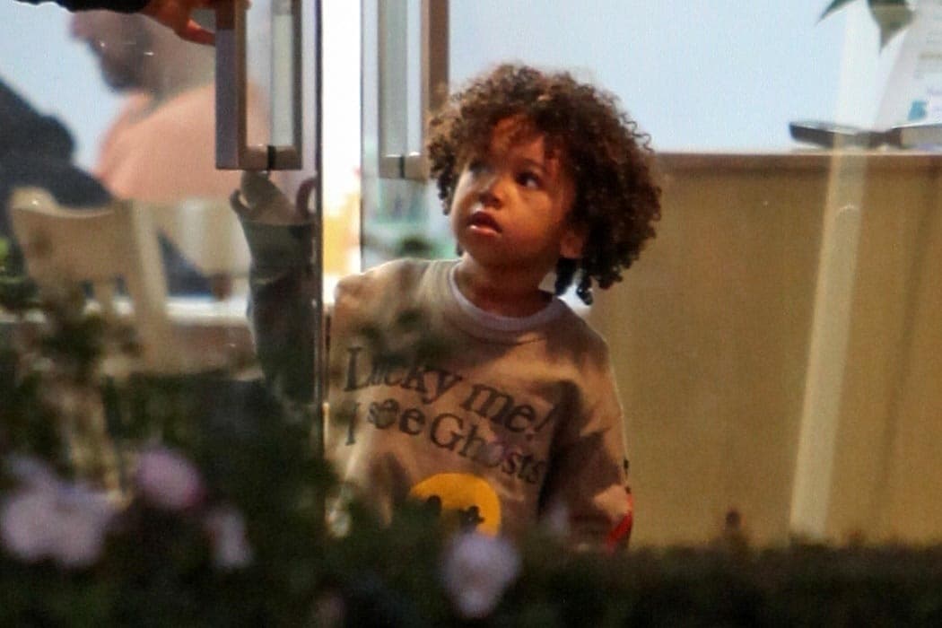 Su segundo heredero es 
<b>Saint West Kardashian</b>, actualmente de tres años.