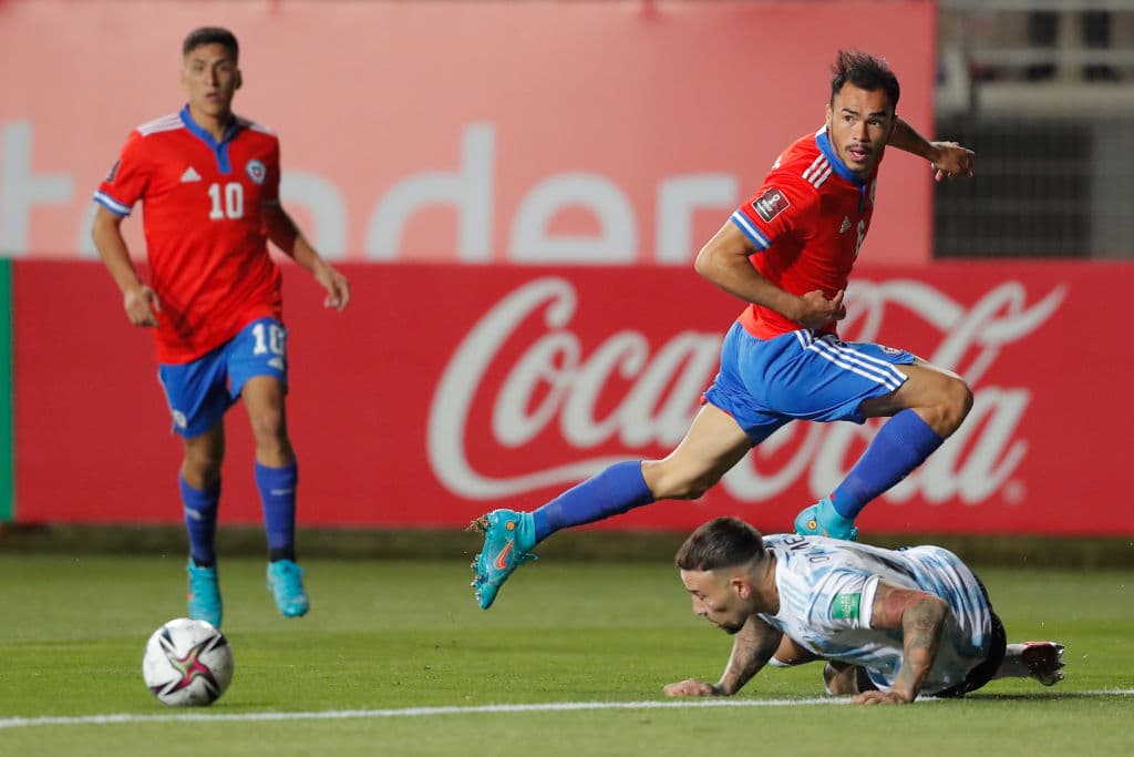Las visitas salen victoriosas en la CONMEBOL, Uruguay logró imponerse 0-1 a Paraguay y Argentina venció 1-2 a Chile.