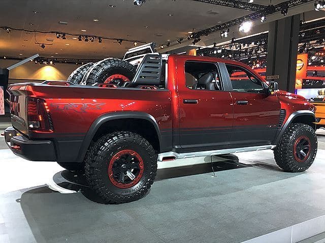 La 
<b>RAM Rebel TRX</b> trae el poderoso motor Hellcat 
<b>HEMI-V8 de 6.2 litros</b>, que produce nada menos que 
<b>575 caballos de fuerza</b>. ¿Llegará a fabricarse en serie?