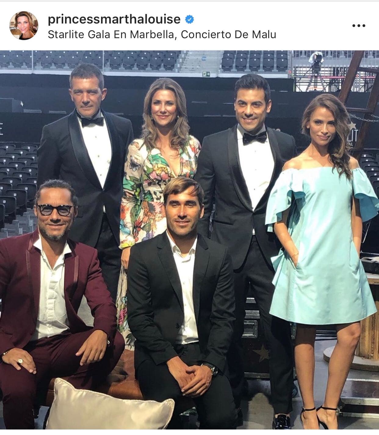 Se trata de 
<b><a href="https://www.univision.com/famosos/cynthia-rodriguez-levanto-sospechas-de-separacion-de-carlos-rivera-con-estos-mensajes-fotos" target="_blank">Carlos Rivera</a></b>, originario de Tlaxcala, México, quien también asistió al evento.