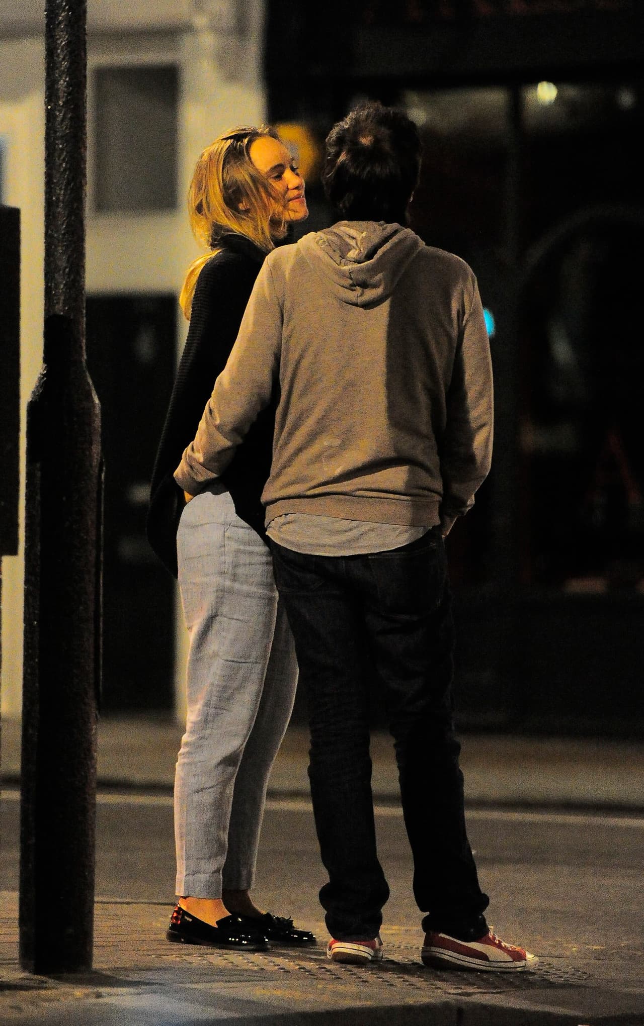 Suki Waterhouse es actriz y modelo.