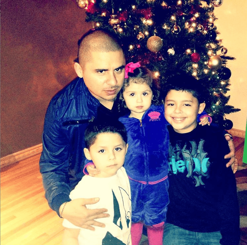 Larry Hernández tiene dos hijos más, Larry Jr. y Sebastián, de una relación anterior.