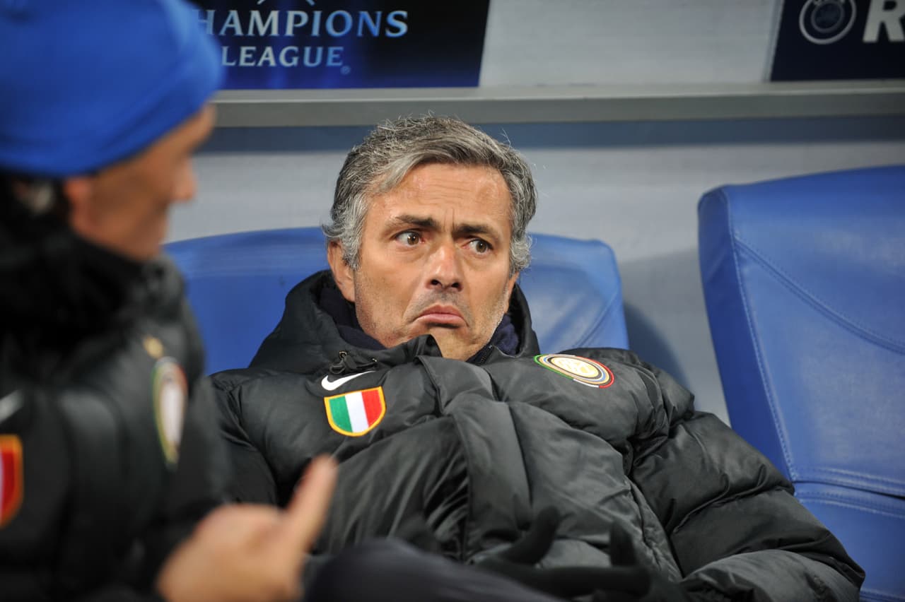 “Tal y como son, probablemente mañana leeremos que soy el culpable del volcán. Quizás tengo un amigo en el volcán y soy responsable de eso”, dijo luego de que Barcelona se quejara por ir en camión hasta Milán para el choque contra el Inter en 2010.