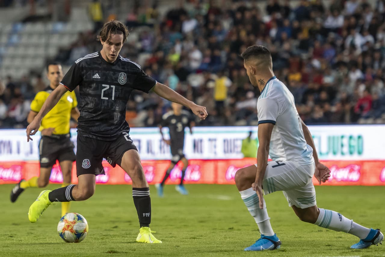 El primer encuentro se dio entre Pachuca y los Pumas de la UNAM. Los visitantes se llevaron la victoria 2-0.