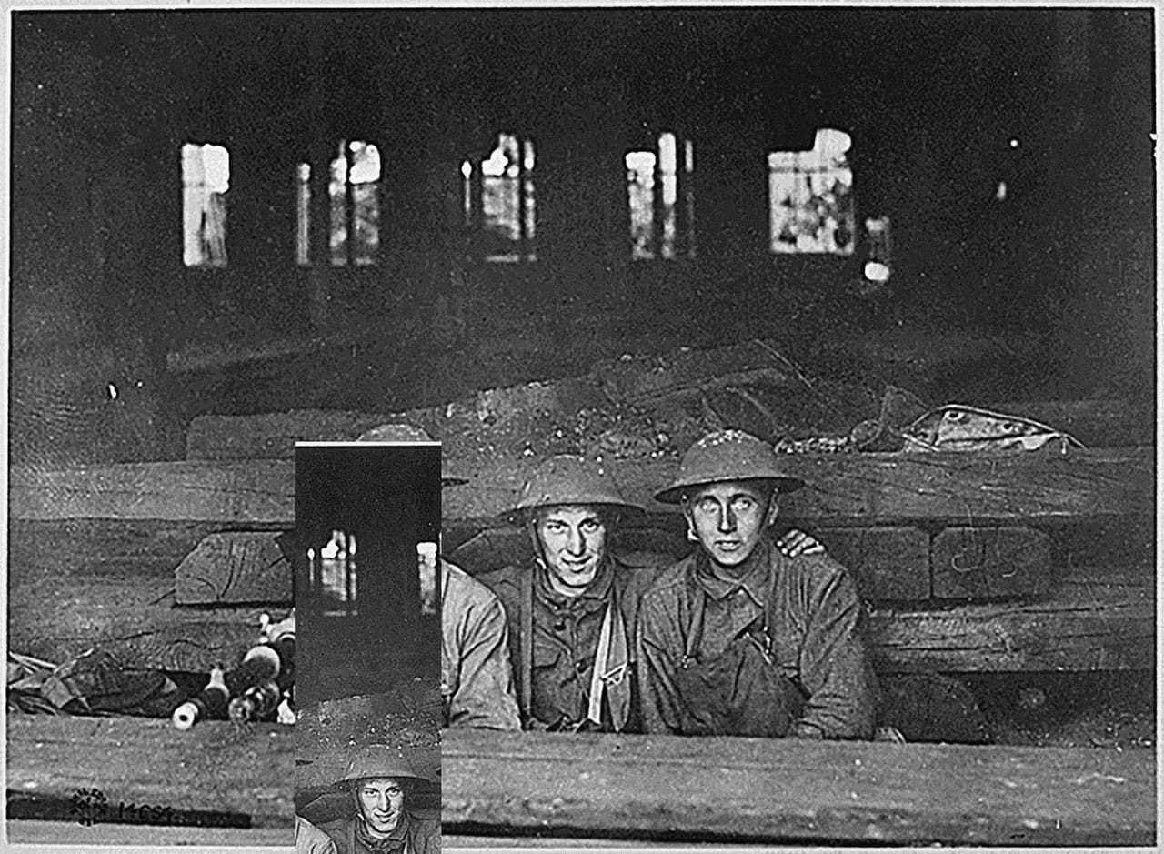 <b>Ametralladora lista.</b> Miembros de la compañía A, batallón de ametralladoras, posa para una fotografía en una estación de ferrocarril. Chteau, Francia. La intervención de EEUU junto a los aliados en la primera Guerra Mundial fue determinante para derrotar al Imperio Alemán.