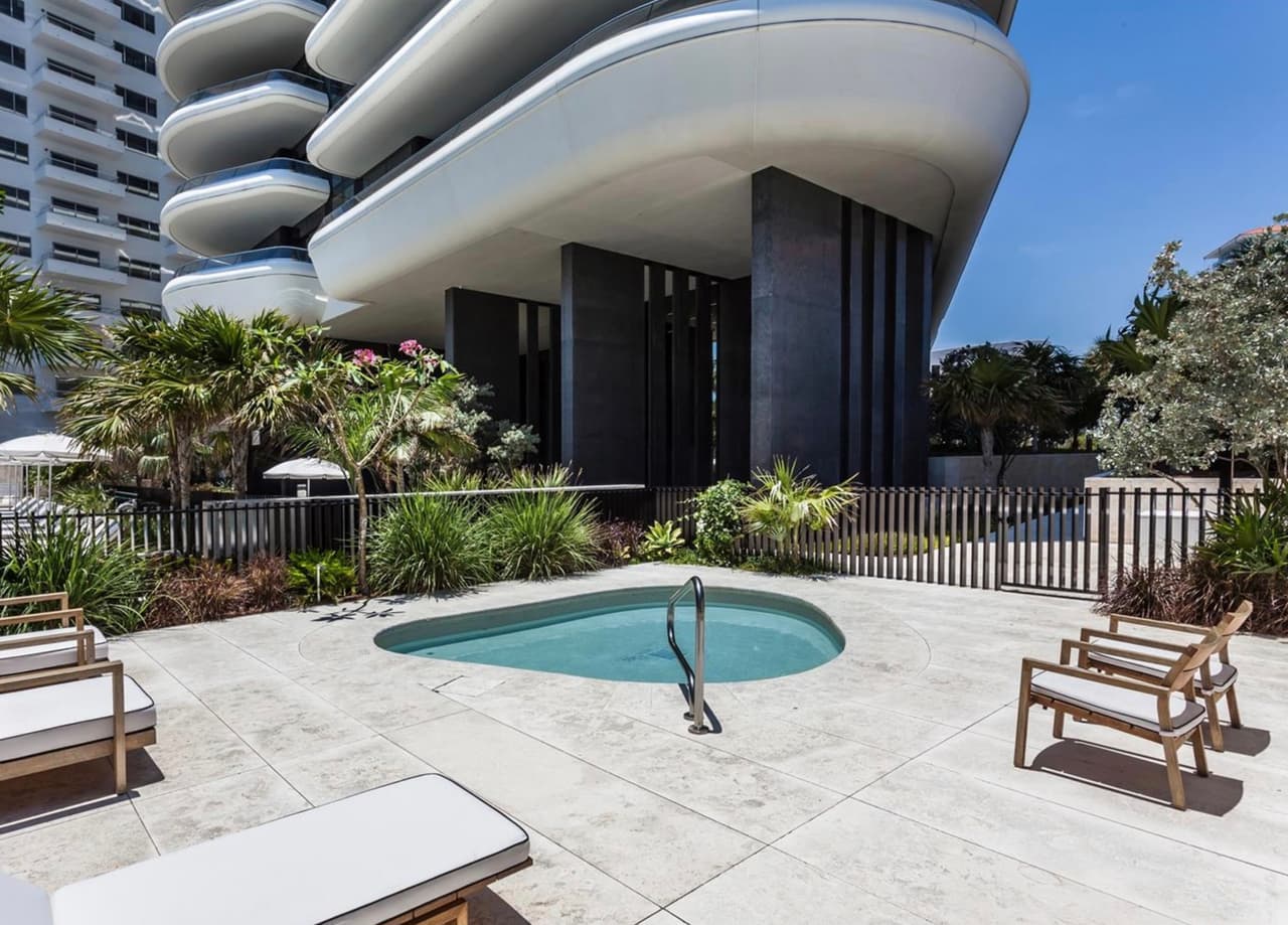 De acuerdo con información publicada en People, el lujoso regalo que recibió la famosa socialité tiene un valor aproximado de 14 millones de dólares.