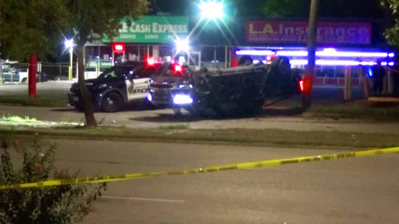 Choque en Jensen Road y Tidwell Road, al norte de Houston, termina en volcadura que deja un muerto y un herido