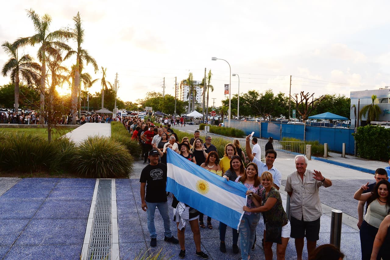 MIAMI, FL - OCTOBER 14: In this handout photo provided by One Voice: Somos Live!, A view of the crowd at the One Voice: Somos Live! A Concert For Disaster Relief at Marlins Park on October 14, 2017 in Miami, Florida. (Photo by Jason Koerner/One Voice: Somos Live!/Getty Images)