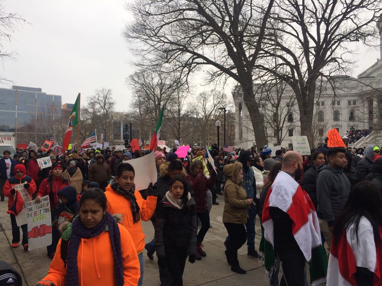 Según testimonios recogidos muchos dejaron de asitir a sus trabajos e incluso decidieron no enviar a sus hijos a la escuela.