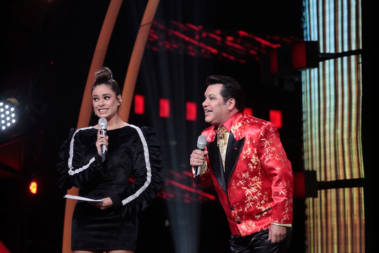 Galilea Montijo lo presentó al público y a los jueces, quienes se impactaron, no tanto por su parecido físico, si no por su voz.