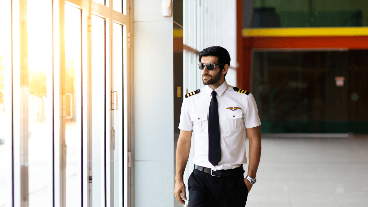 <b>Pilotos comerciales e ingenieros aéreos</b>
<br>Ingresos anuales promedio: $200,840
<br>Trabajadores en esta área: 6,810