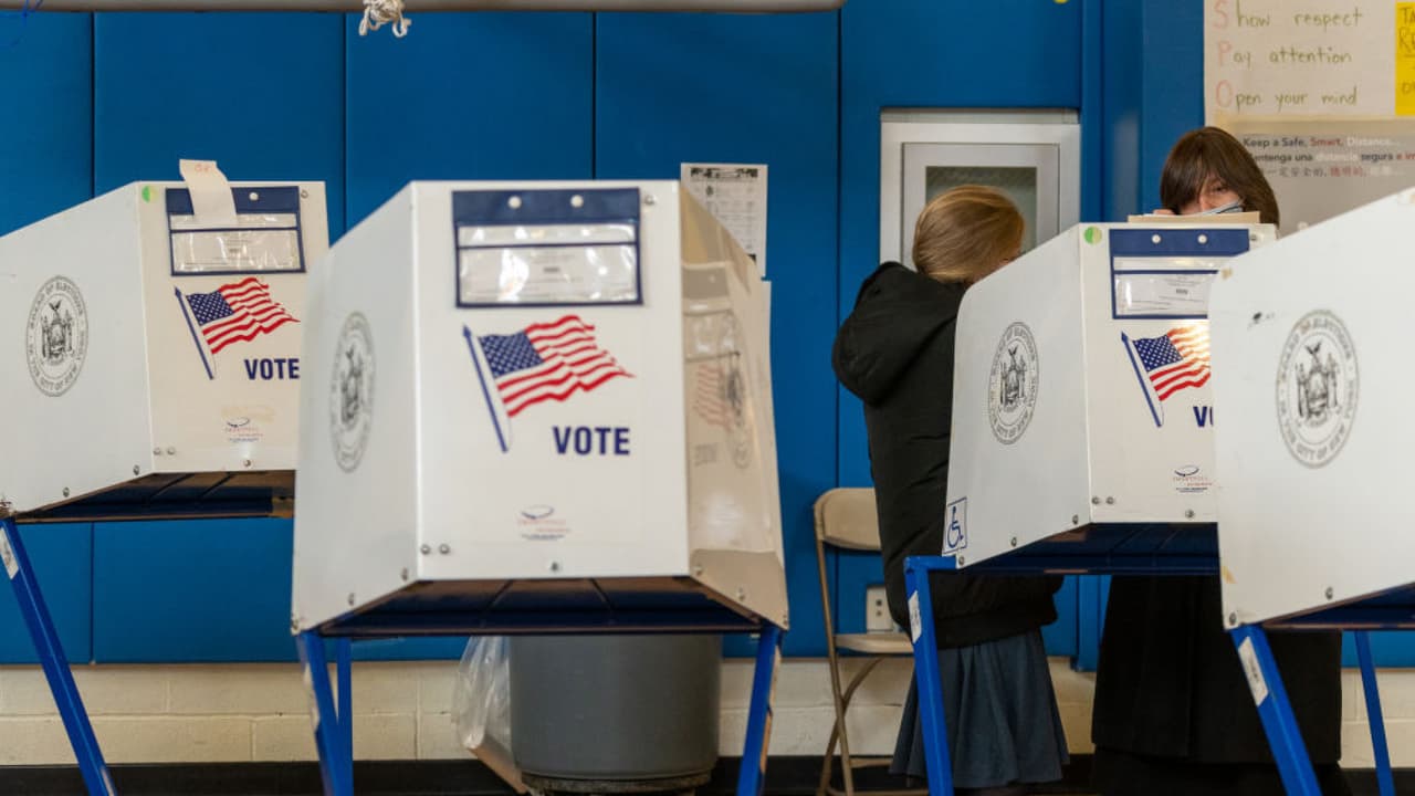 Concejo de NYC podría permitir que miles de personas con 'Green Card' voten en las elecciones locales