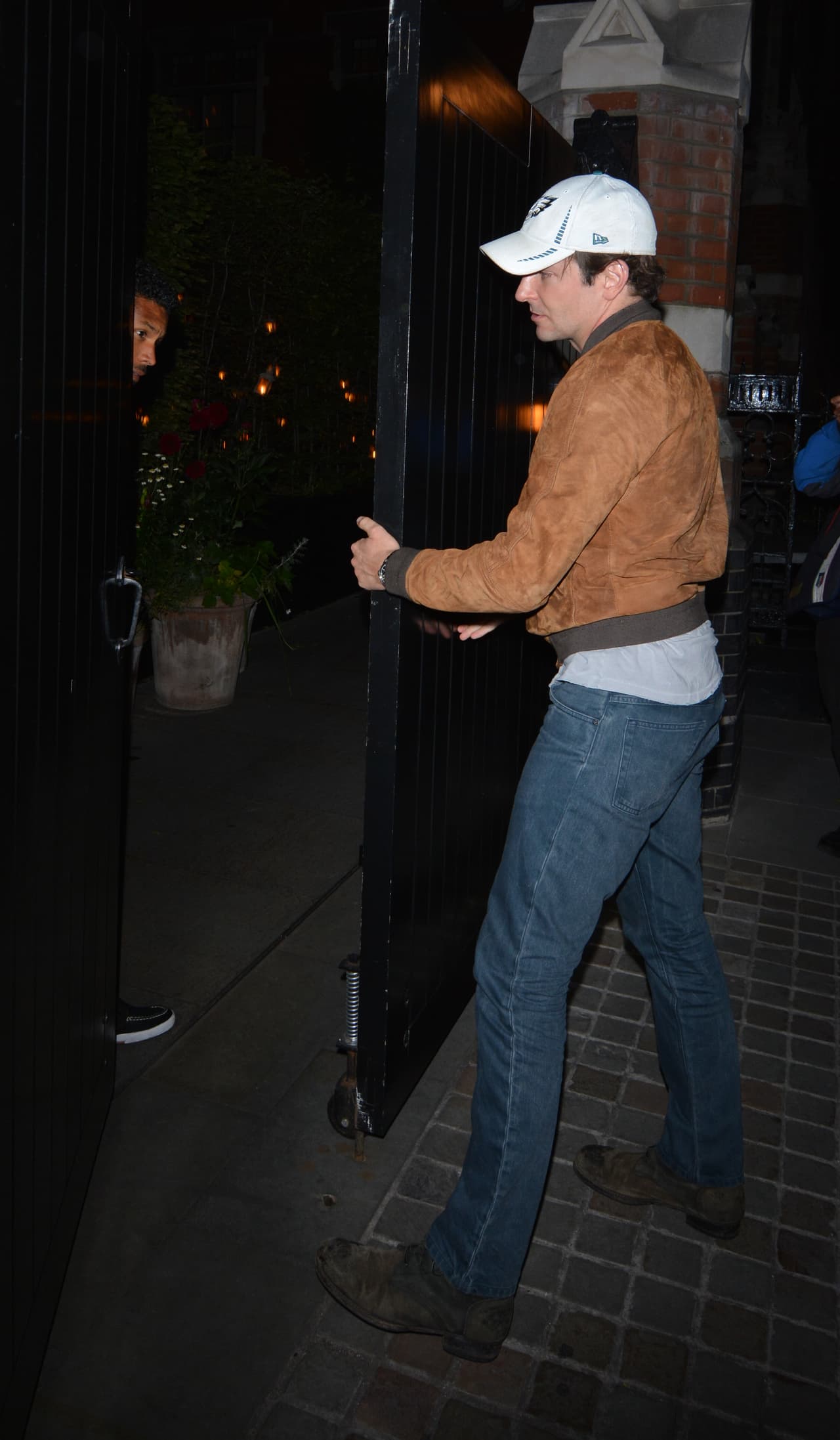 Incluso intentaron entrar por la puerta trasera.