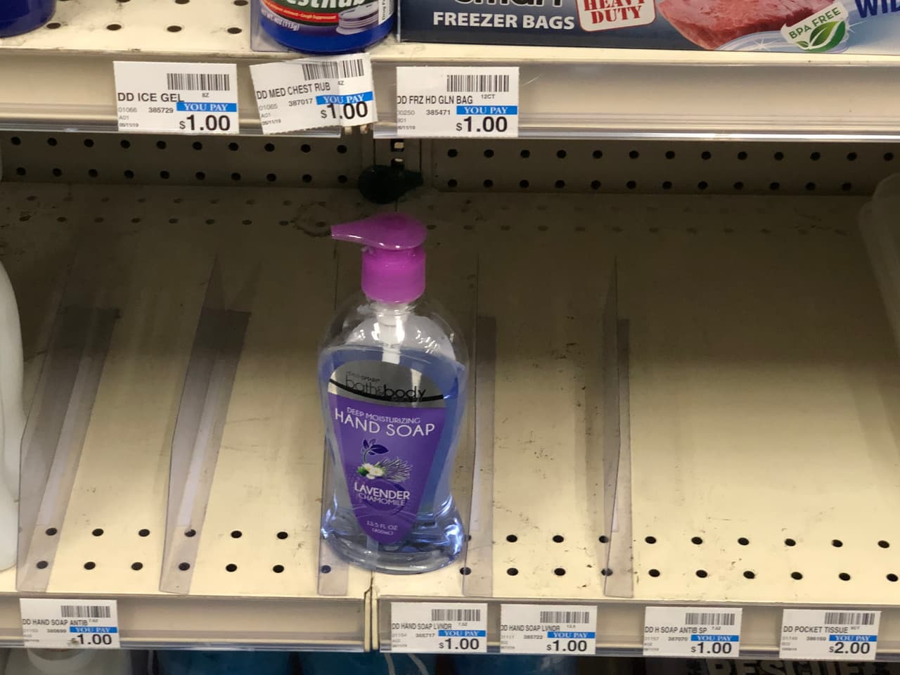 Las autoridades sanitarias dijeron que los 
<a href="https://www.univision.com/local/miami-wltv/asi-puedes-preparar-tu-propio-desinfectante-de-manos-en-casa-fotos">geles ideales para limpiarse las manos</a> a fin evitar el coronavirus, son los que contienen al menos 60 % de alcohol. 
<br>