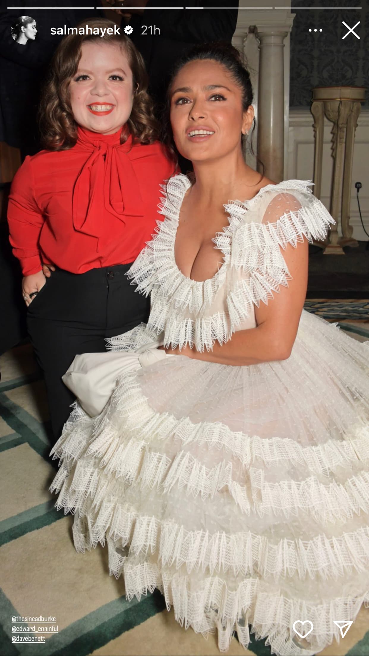 Hayek resaltó que tanto ella como el editor pasaron por una época en la que "
<b>si eras una persona de color o si tenías curvas,</b> no necesariamente te sentías bienvenido".
<br>