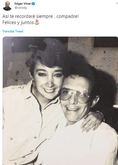 Tras la dedicatoria, el actor que hizo famosa la frase 'Míralo eh, míralo eh', publicó una fotografía donde aparece María Antonieta de las Nieves junto a su amado. "Así te recordaré siempre compadre, felices y juntos", escribió.