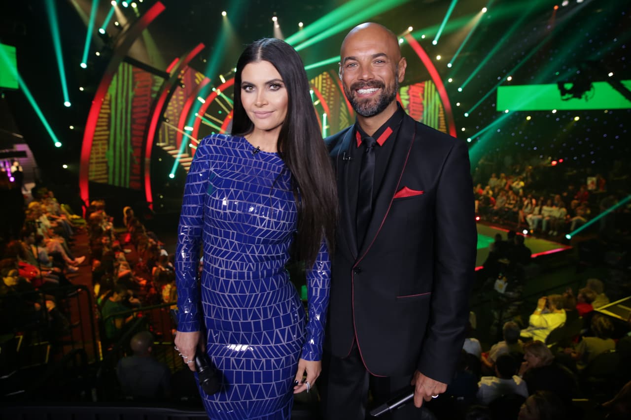 La sexta gala de Mira Quién Baila estuvo llena de sorpresas, giros, cargadas y hasta una película protagonizada por Danell Leyva y Ektor Rivera.