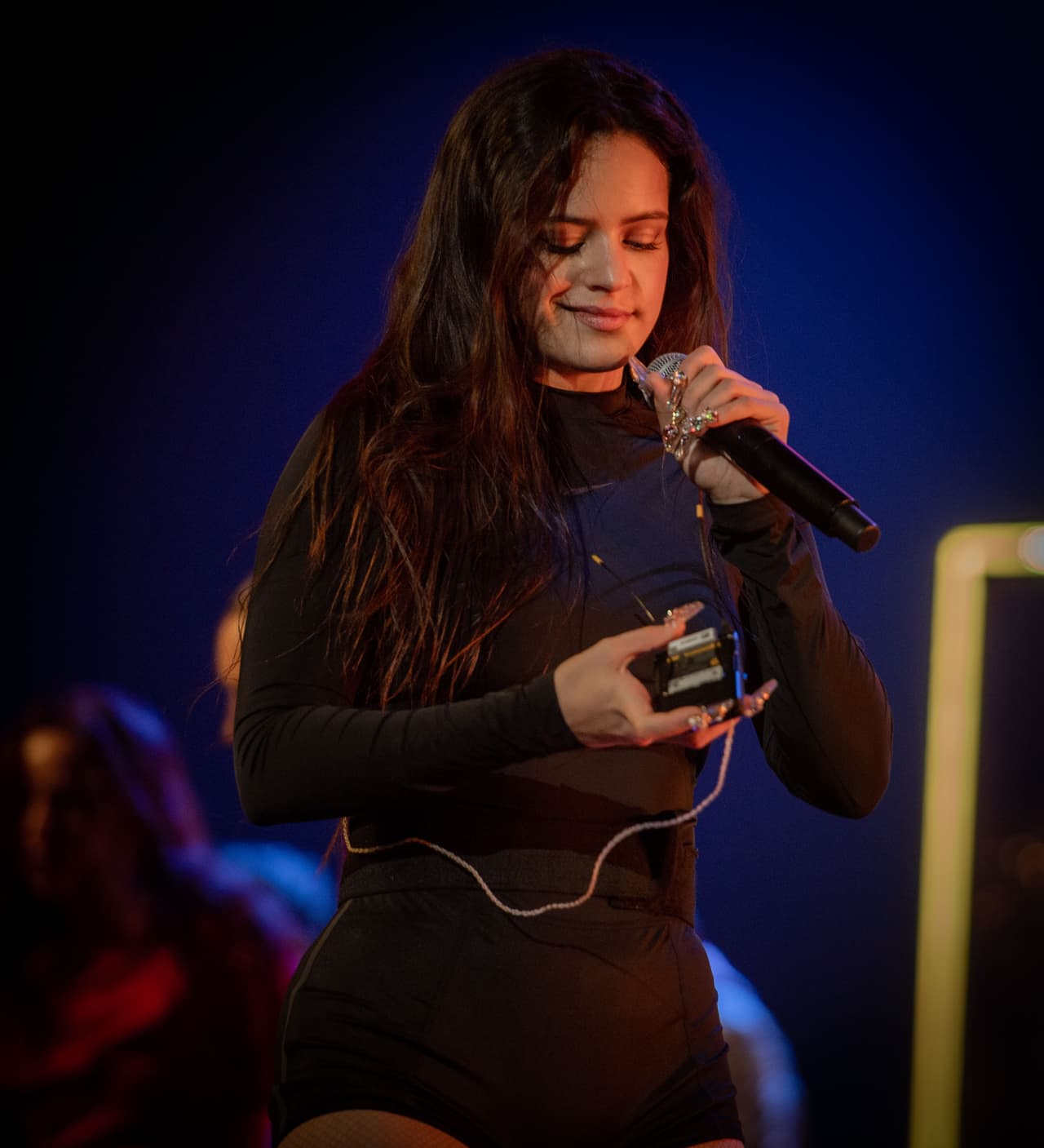 La cantautora española Rosalía presentará a nivel internacional su tema 'Malamente'.