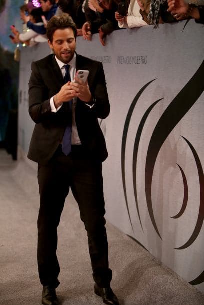 Mane de la Parra llegó a la alfombra magenta de Premio Lo Nuestro... ¿se habrá encontrado con Maite?