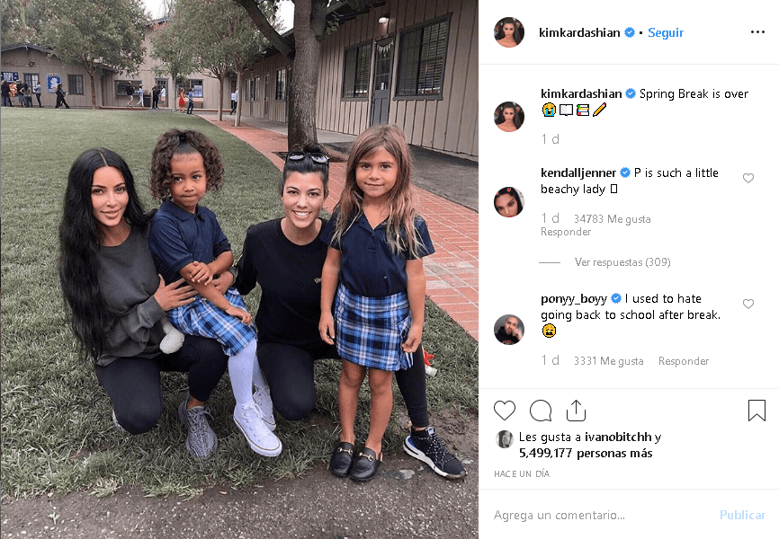 Fue Kim Kardashian quien publicó en 
<b><a href="https://www.instagram.com/kimkardashian/?hl=es-la" target="_blank">su cuenta de Instagram</a> </b>la foto en la que su sobrina Penelope luce el costoso par de mocasines, junto a Kourtney y la pequeña North West.