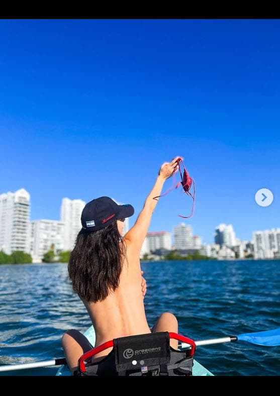 Le gusta pasar el tiempo en la playa, según consta en su cuenta de Instagram. De hecho, este año pasó varias semanas en Puerto Rico, tierra de su hoy esposa. 
<br>