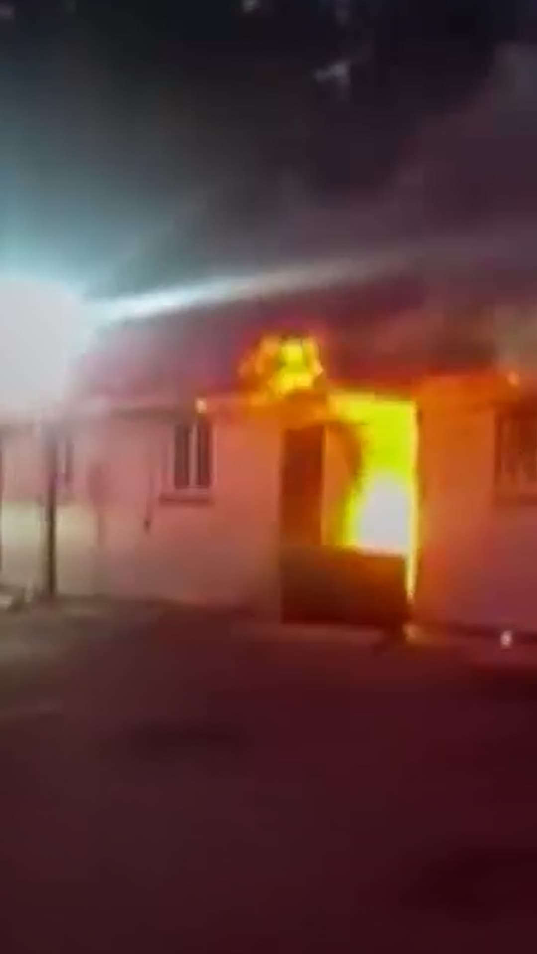 Desalojan a los huéspedes de un motel durante un incendio