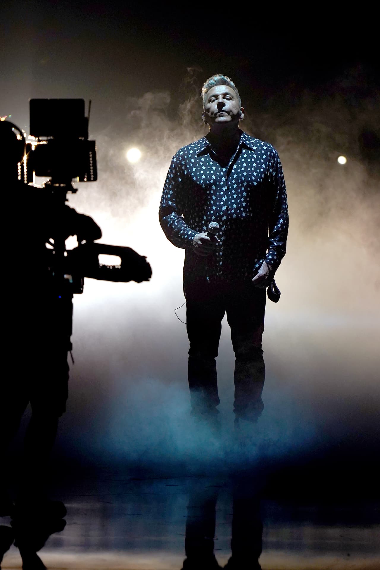 Ricardo Montaner, el líder de esta dinastía, muy concentrado en su ensayo.