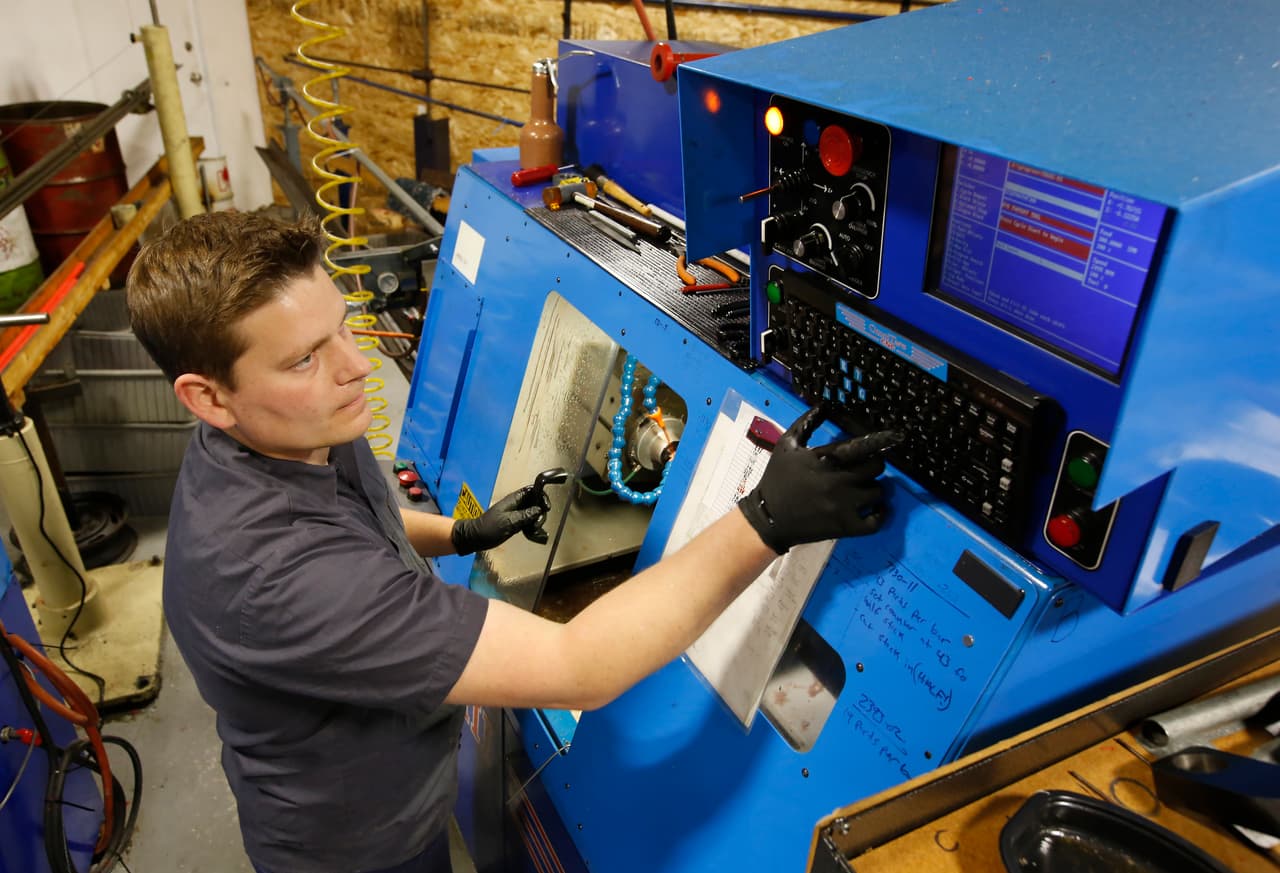 En 2018, hubo 12.8 millones de empleos en manufactura en Estados Unidos, en comparación con los 12.3 millones en 2014. En el puesto número 8 se encuentra Lake Charles, Luisiana.
<br>
<br>
<b>Tamaño de la ciudad: </b>Tamaño mediano
<br>
<b>Producción de manufactura 2018 (en miles): </b>$7,088,832
<br>
<b>Tasa de crecimiento de producción de manufactura 2014-2018 (CAGR): </b>7.4%
<br>
<b>Producción de manufactura per cápita de 2018: </b>$33,743.49
<br>
<b>Ubicación del empleo de manufactura Cociente: </b>1.1
<br>
<b>Tasa de crecimiento de empleo de manufactura 2014-2018 (CAGR): </b>1.8%
<br>
<b>Puntaje total: </b>50.1