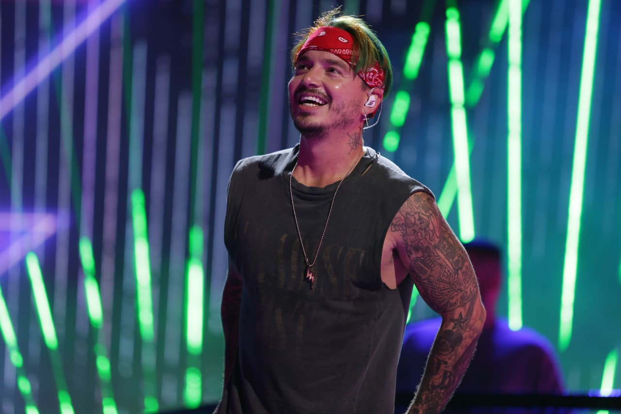 El intérprete compitió en las categorías Artista del Año, Artista Masculino del Año, Artista Urbano del Año, Video del Año, Canción Urbano del Año y Álbum Urbano del Año. Ganó las dos primeras categorías.