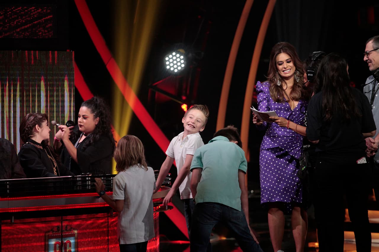 Sin embargo, parece que todo aquello ha quedado en el olvido y ahora, finalmente, hay una sola mujer en su lista de prospectos: Karol Sevilla, a quien visita cada fin de semana en el foro.