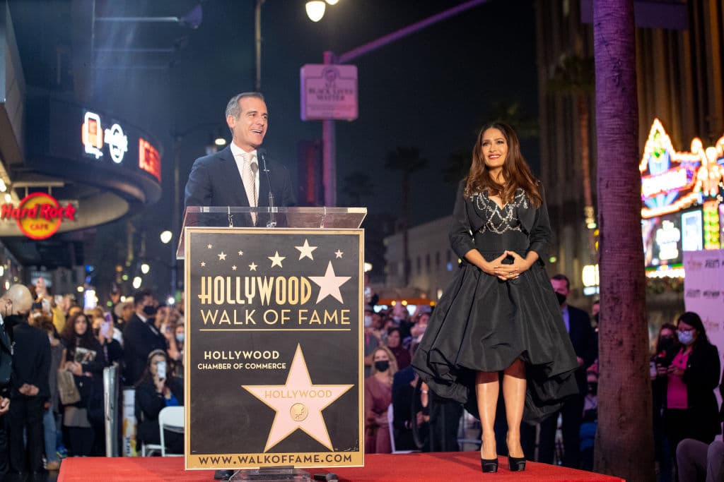 <b>Eric Garcetti,</b> alcalde de Los Ángeles, también le dedicó unas palabras: "Salma es un ángel en la ciudad de Los Ángeles. Es una representación de 
<b>nuestros sueños, nuestras historias y nuestra esperanza</b>", expresó.
<br>