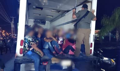 El llanto de un niño delata a decenas de inmigrantes ocultos en un camión en México