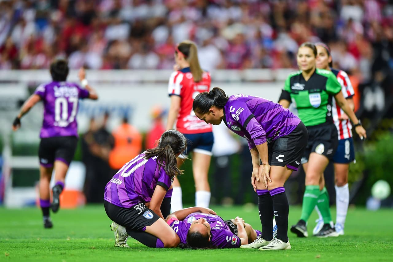 Chivas cayó en la vuelta, pero se impuso en el global gracias al triunfo en la ida y Blanca Félix se erigió como la heroína tras atajarle un penal a Charlyn Corral.