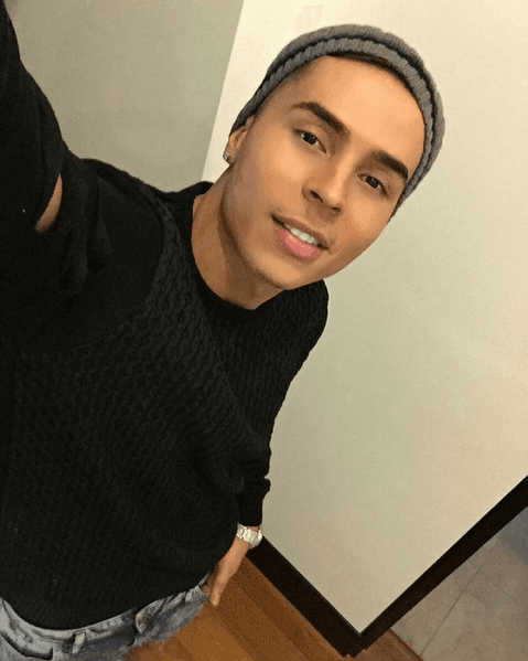 Las selfies siempre tienen que tener un bien estilo, aprendan de Reykon, quien siempre nos sorprende con sus mejores ángulos.
