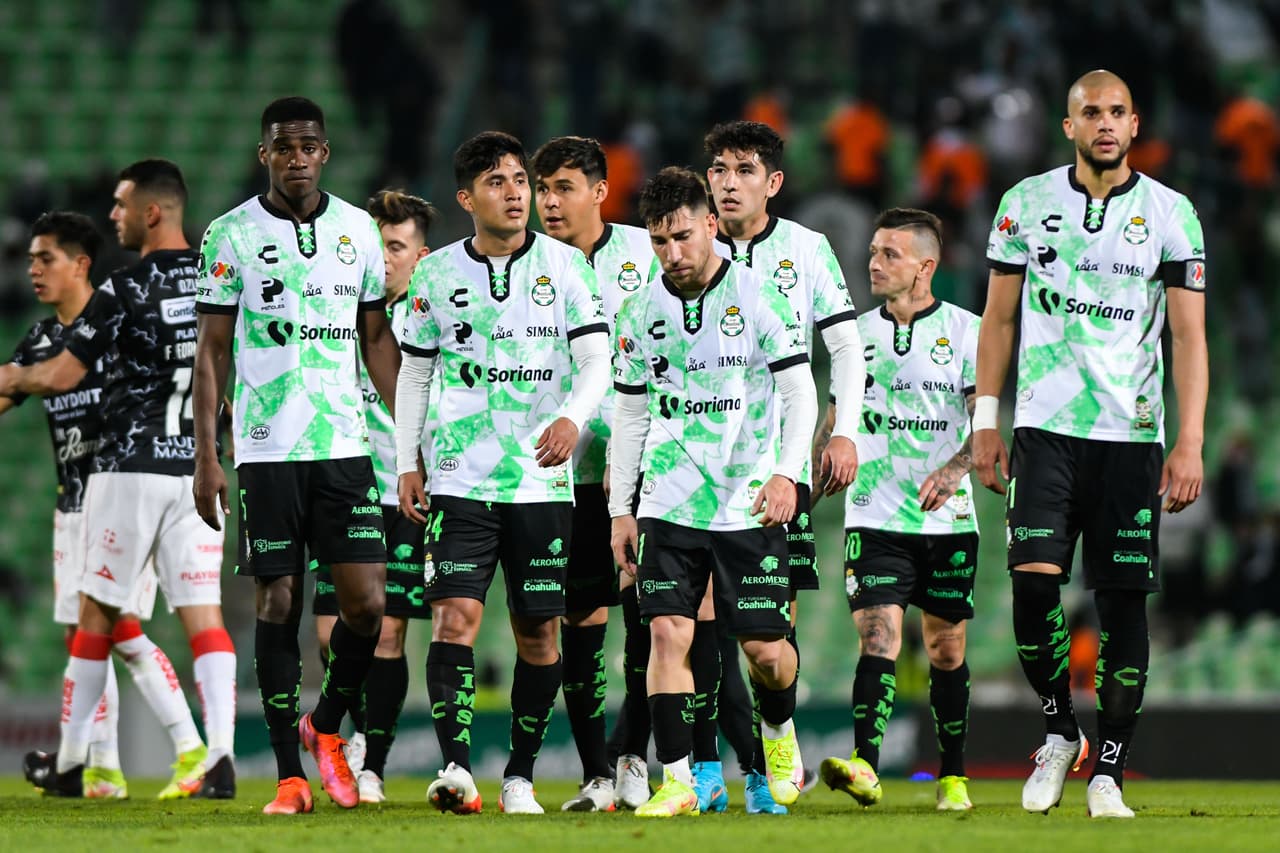 Necaxa se aprovechó de un equipo de Santos que no vive un buen arranque de temporada y los goleó a domicilio.