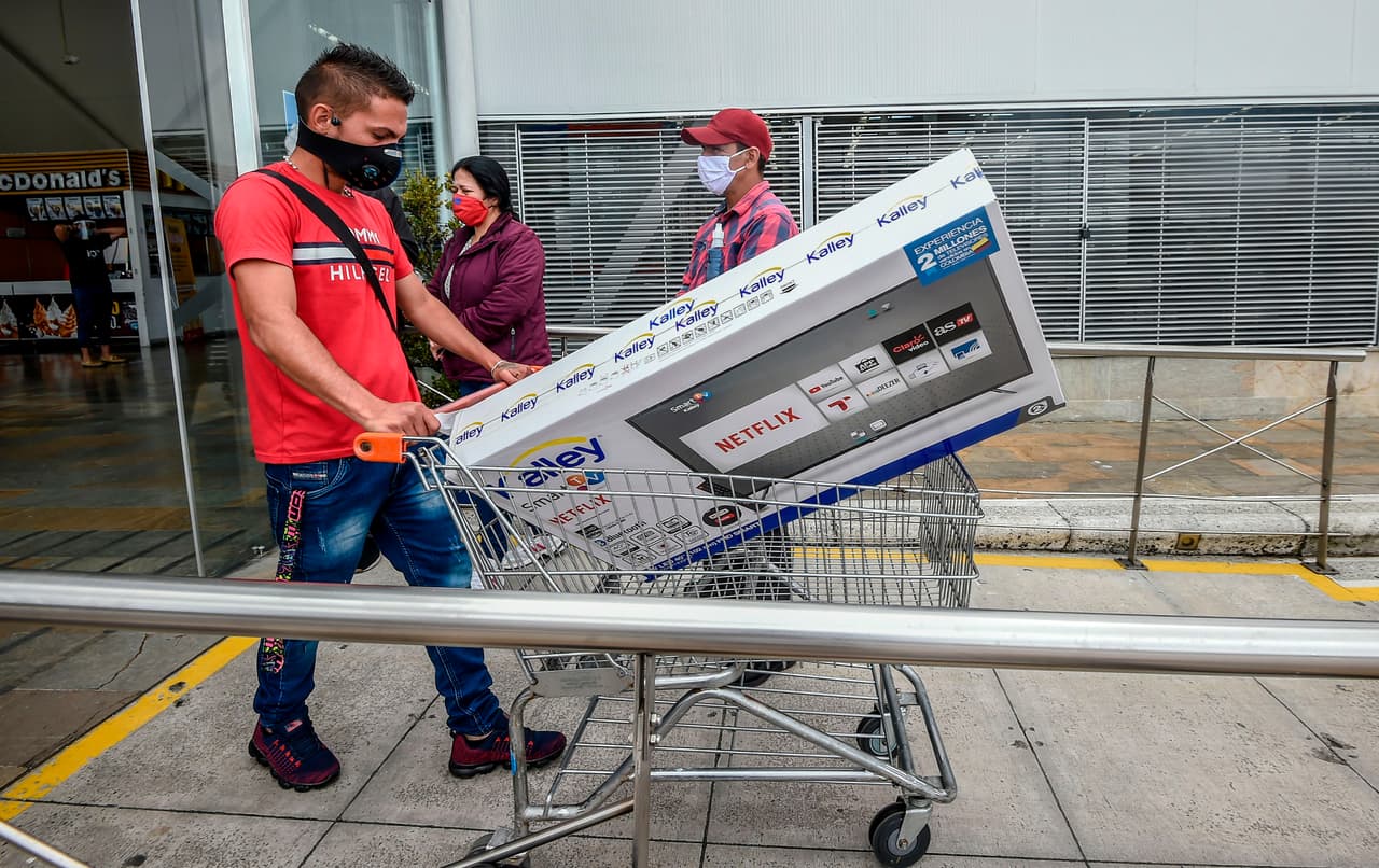 En el número 8 de alto riesgo de contagios también está el ir de compras en Black Friday, ir a una fiesta de football o asistir a eventos deportivos al interior.
<br>