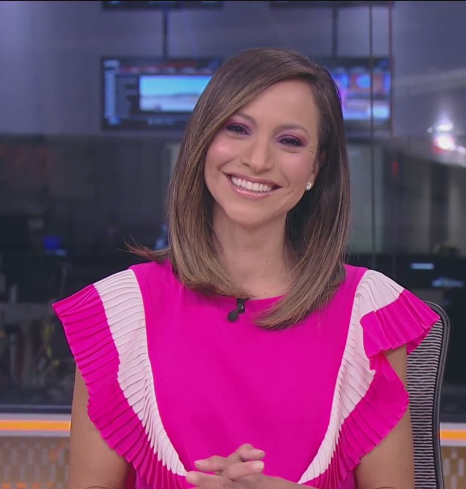 Satcha tuvo una sonrisa de oreja a oreja durante las transmisión, y aunque el Día de la Madre se festeja el domingo, desde ahora se sintió festiva.