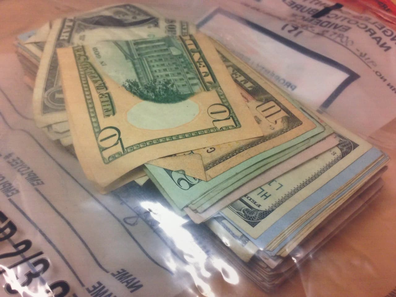 Se cree que los 9,000 dólares incautados serían el pago por las armas suministradas al cártel.