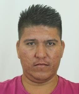 <a href="https://www.dea.gov/fugitives/marcos-lopez" target="_blank">Marcos Lopez</a>, de 33 años. También conocido como "Marco Antonio". Es buscado por conspiración para distribuir y poseer con intención de distribuir sustancias controladas. Fue localizdo por última vez en una dirección de Monterey Park.