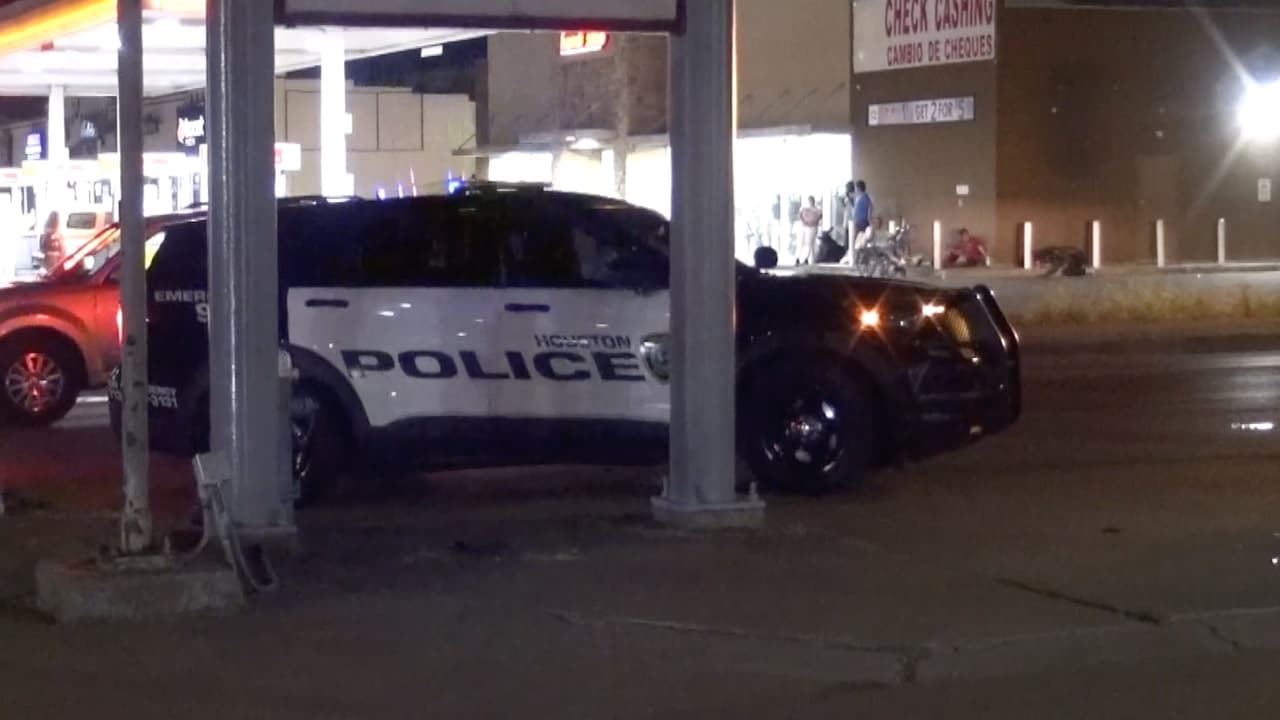 Las autoridades recibieron el reporte de un tiroteo el domingo alrededor de las 9:00pm.