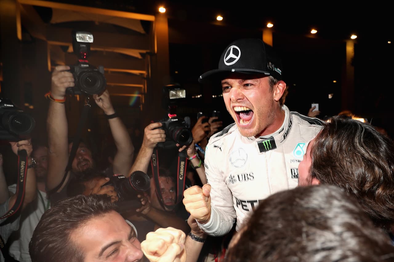El Mundial echó el cierre bajo los focos del trazado Yas Marina, en donde Nico Rosberg ya puede gritar campeón por primera vez en su carrera en la Fórmula 1.
