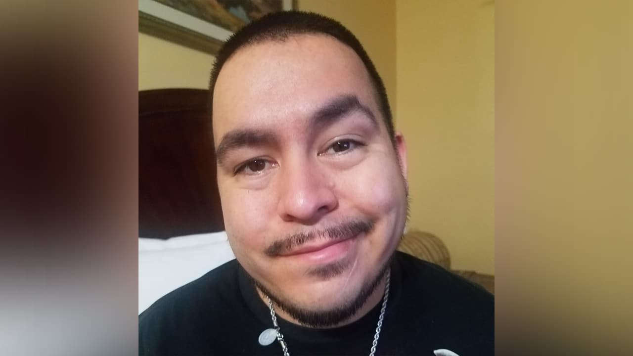 “Dio su último aliento a las 4:19 am, yo lloré muy fuerte y me dolió mucho no besarlo por última vez. Tampoco pude abrazarlo y eso me hizo sentir peor. No estoy bien, no hablo bien, rezo el rosario por él todos los días”, detalló.