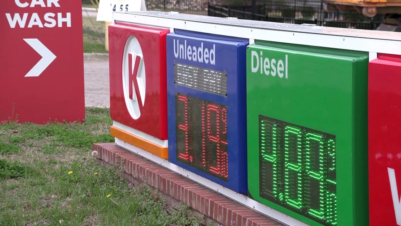 “Es mucha la diferencia”: reacciones al aumento del precio de la gasolina en Carolina del Norte